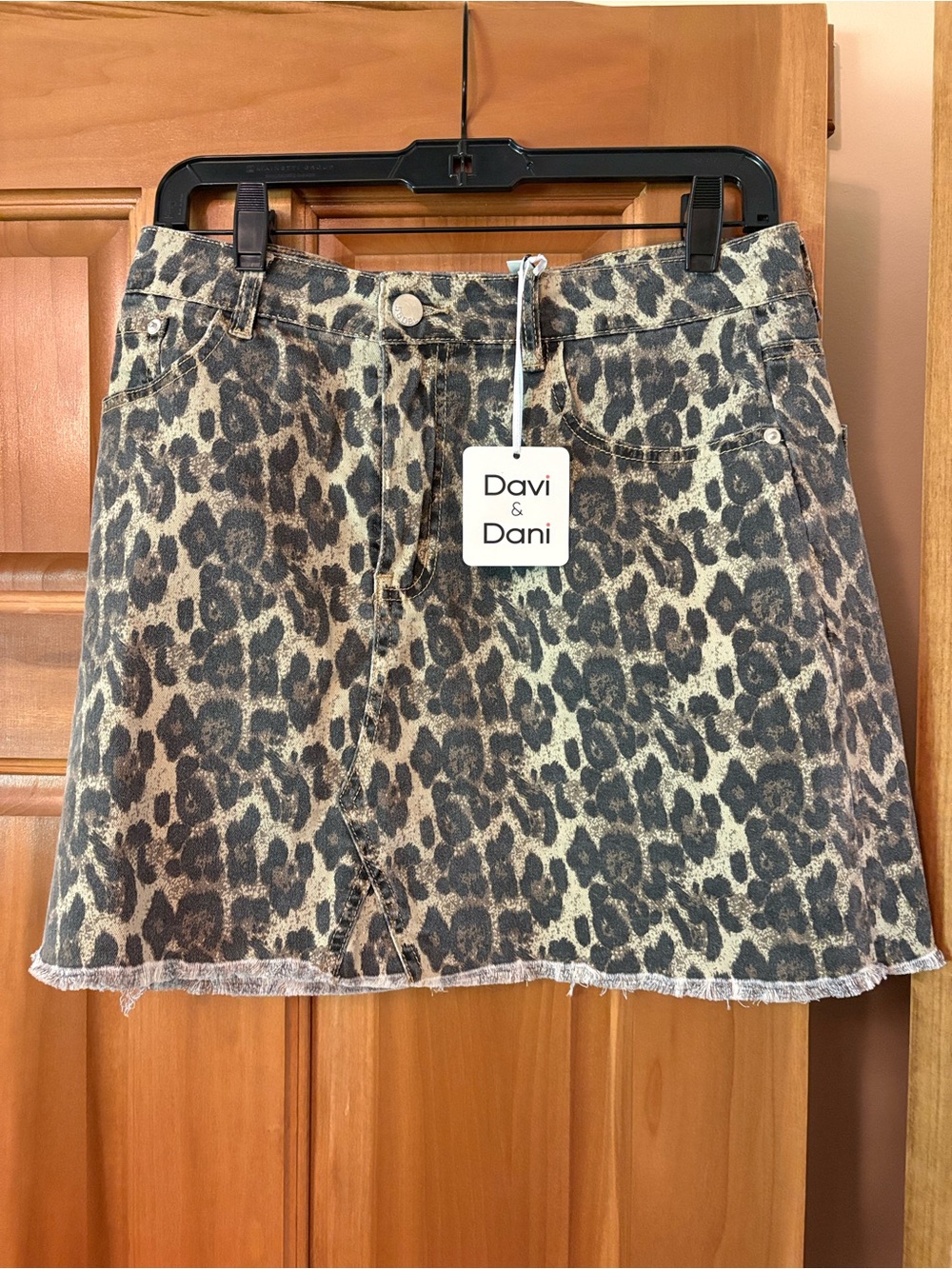 DAVI & DANI Leopard Print Mini Skirt - Taupe & Black